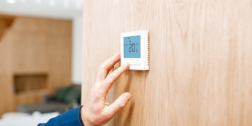 Kiedy warto zainwestować w regulator temperatury pokojowej?
